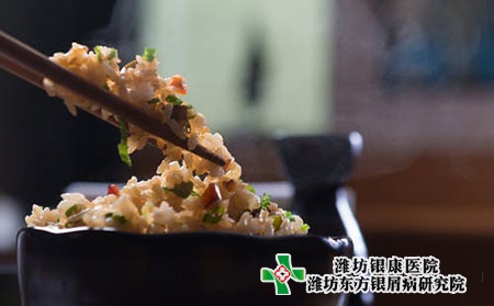 頭上皮膚牛皮膚癬什么癥狀圖片