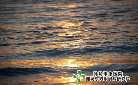 導(dǎo)致牛皮癬出現(xiàn)的原因有哪些?頭部癥狀是什么?