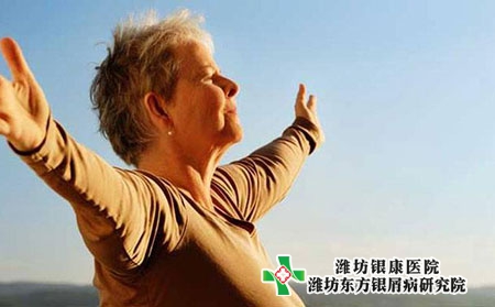 斑塊狀銀屑病的誘發因素有哪些?癥狀是什么?