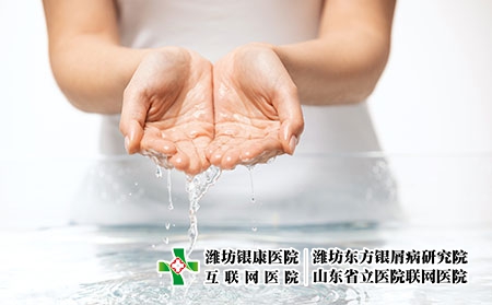 攝圖網_501312700_手捧清水（企業商用）