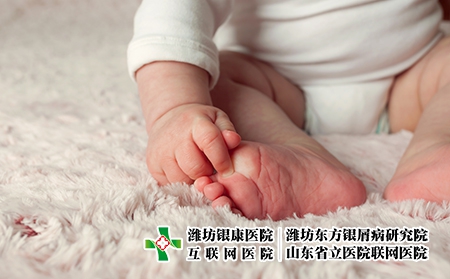 攝圖網_303330865_手腳緊貼著一個新生的嬰兒（企業商用）遺傳