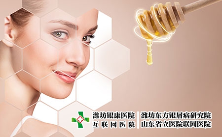 攝圖網_289632094_年輕女人和蜂蜜勺子準備面部具 攝圖網_289632094_年輕女人和蜂蜜勺子準備面部具