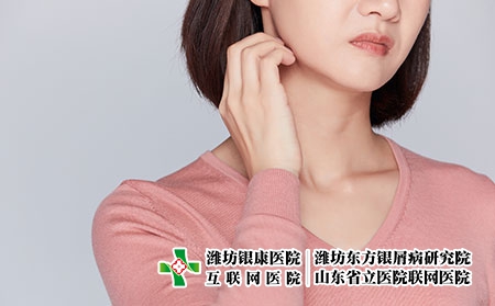 攝圖網(wǎng)_501683945_女性身體不舒服抓撓頸部皮膚過敏（企業(yè)商用）