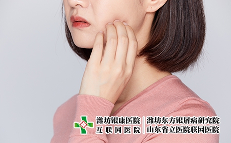 攝圖網(wǎng)_501684066_女性被蚊蟲叮咬抓臉頰牙疼（企業(yè)商用）