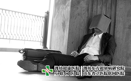 攝圖網(wǎng)_307150901_坐在戶外親近地看書精神緊張的亞洲商人破產(chǎn)了（企業(yè)商用）