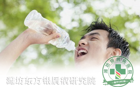 夏季銀屑病患者身體出汗多需補充什么