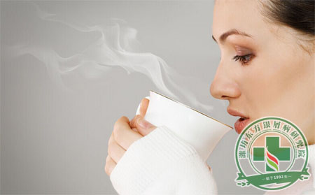 銀屑病患者多喝茶有益 