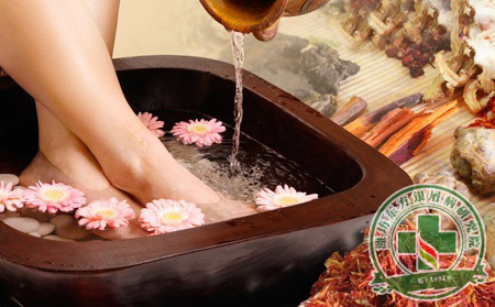 為什么說春季護理多泡腳銀屑病問題自然少