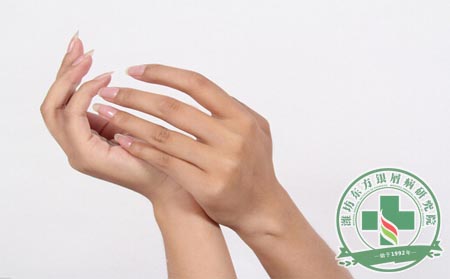 從手觀病,手也能體現(xiàn)出銀屑病患者的身體是什么狀況