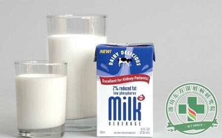 缺鈣會(huì)骨質(zhì)疏松，老年銀屑病患者怎么吃能補(bǔ)充鈣質(zhì)呢？