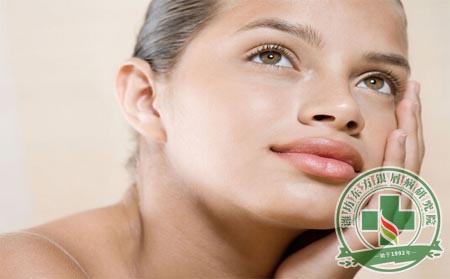 臉色發黃晦暗，銀屑病患者該怎么拯救自己的臉？ 