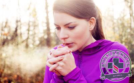 銀屑病患者如何自我調(diào)控來緩解手腳冰涼的問題?