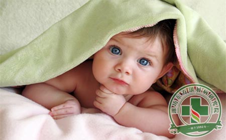 同睡不同床，銀屑病寶媽和寶寶睡覺也要保持距離