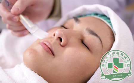 養(yǎng)護肌膚 銀屑病女性做回美麗女人