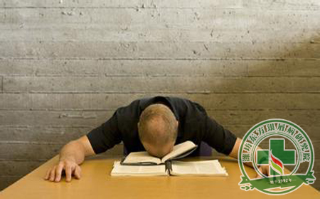 有春困毛病，銀屑病患者改掉陋習恢復精力