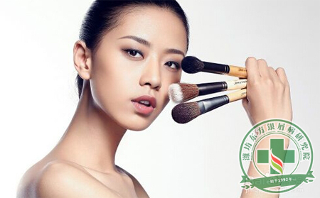 容顏永駐，讓女性銀屑病患者青春減少衰的護(hù)理秘籍