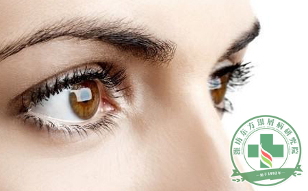 銀屑病患者更應(yīng)注重眼部周圍皮膚的護理