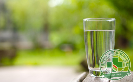 小小白開水如何奏響銀屑病患者飲食健康大樂章