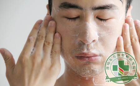 夏季男性銀屑病患者的護膚絕密