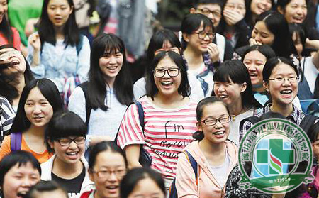 夏季里學生們是如何辛苦護理銀屑病的