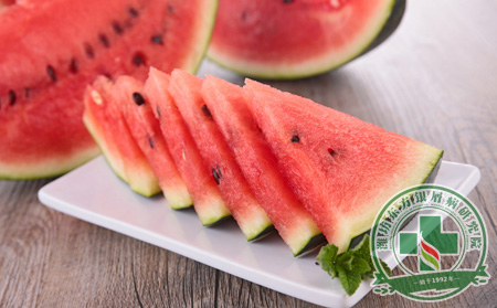 銀屑病患者夏季吃西瓜時應注意這幾個禁忌