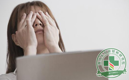 銀屑病患者用眼過度也需適時休息