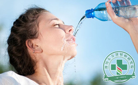 如何讓銀屑病患者健康喝水預防疾病
