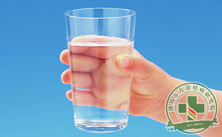 健康新知：銀屑病患者的晨起一杯溫水
