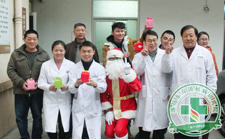 圣誕老人駕乘馴鹿到濰坊東方發禮物啦!!