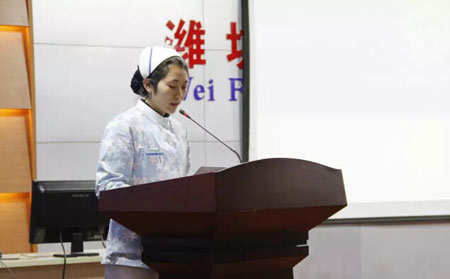 護理部代表李霞護士長發言