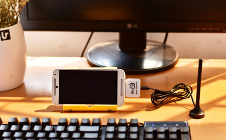 睡前貪玩手機(jī)打亂生理時(shí)鐘 牛皮癬患者小心老又變胖