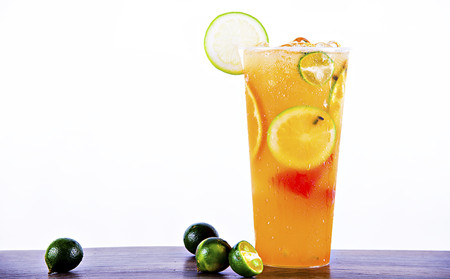 銀屑病患者熬夜傷身病易發 濰坊銀屑病醫院：維生素補元氣