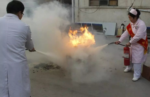 濰坊銀屑病醫院消防演練滅火2