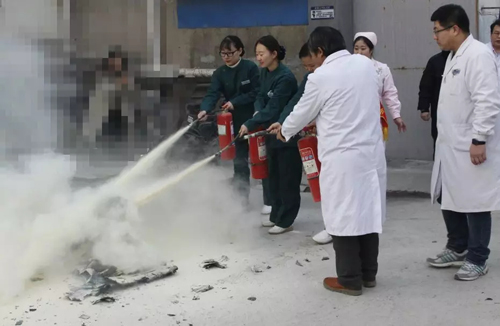 濰坊銀屑病醫院消防演練滅火4