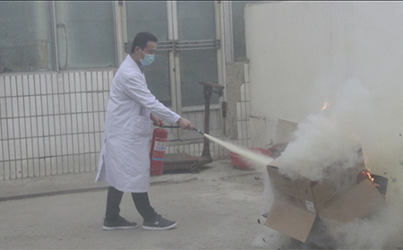 全體醫(yī)護人員積極主動參與現(xiàn)場演示