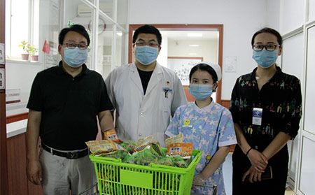 濰坊東方銀屑病研究院為患者送上愛心粽子