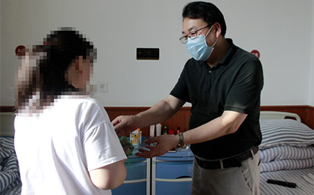 濰坊東方銀屑病研究院送愛心粽子