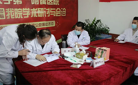 王昕教授與濰坊東方銀屑病醫(yī)院李華杰院長(zhǎng)