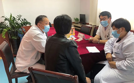 王昕教授與濰坊東方銀屑病醫(yī)院李華杰院長(zhǎng)