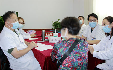 濰坊東方銀屑病醫(yī)院李華杰院長(zhǎng)