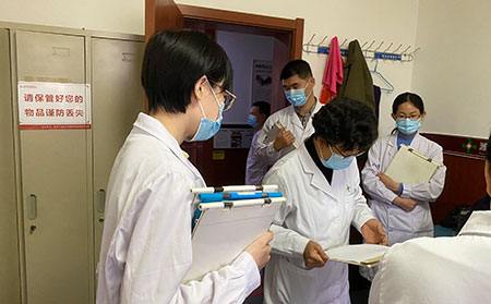 山東楊秀莉教授查房