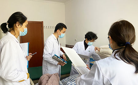 銀屑病名醫會診查房