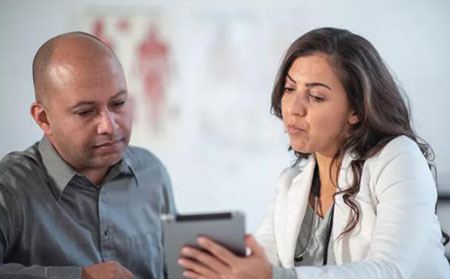 與醫生討論牛皮膚癬治療方案