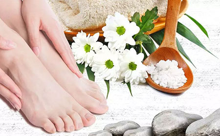 治療銀皮膚癬找醫(yī)生做保溫堅(jiān)持泡澡心態(tài)好