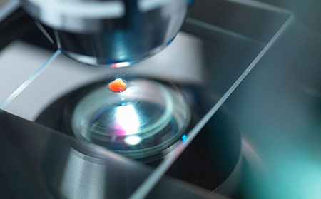 當銀屑病出現時，頭上可能會有頭皮屑。