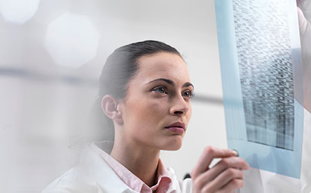 銀屑病患者的皮膚會在皮炎的不同階段出現癥狀。