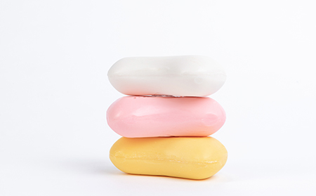 牛皮膚癬使用硫酸鹽和肥皂容易刺激皮膚