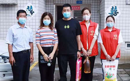 濰坊東方銀屑病研究院攜手大虞社區扶貧助困公益行3