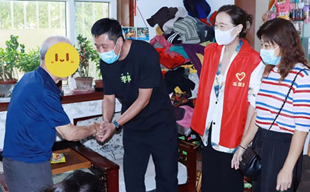 濰坊東方銀屑病研究院攜手大虞社區扶貧助困公益行4