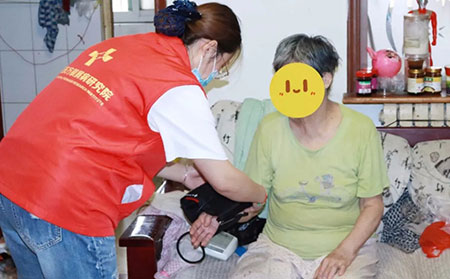 濰坊東方銀屑病研究院攜手大虞社區扶貧助困公益行5